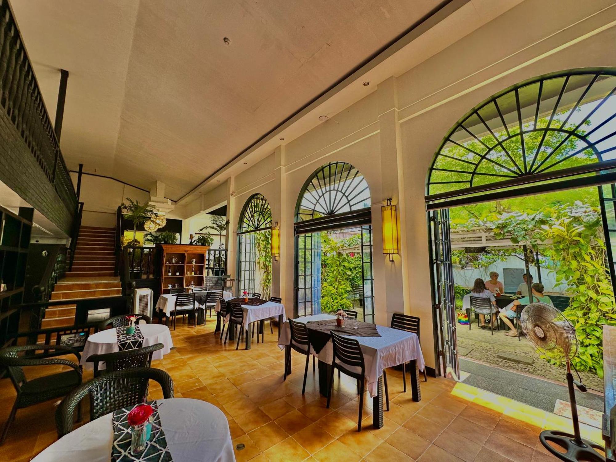 Fernando'S Hotel Sorsogon Exterior photo