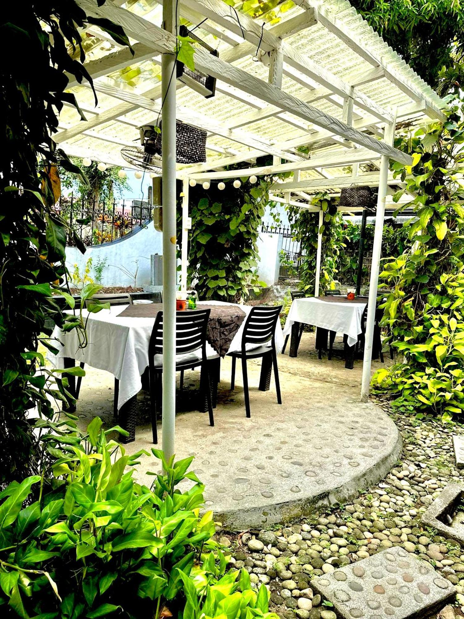 Fernando'S Hotel Sorsogon Exterior photo